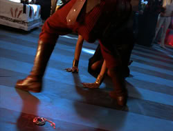 extant_HTLJ_4x05-StrangerInAStrangeWorld_04459