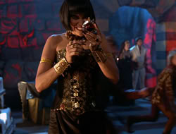 extant_HTLJ_4x05-StrangerInAStrangeWorld_04506