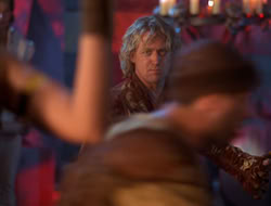 extant_HTLJ_4x05-StrangerInAStrangeWorld_04519