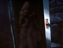 extant_HTLJ_4x05-StrangerInAStrangeWorld_04694