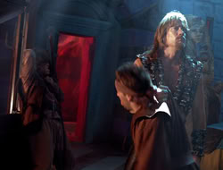 extant_HTLJ_4x05-StrangerInAStrangeWorld_04748