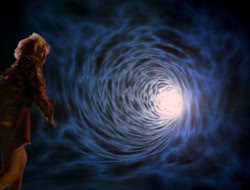 extant_HTLJ_4x05-StrangerInAStrangeWorld_04885