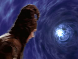 extant_HTLJ_4x05-StrangerInAStrangeWorld_04924
