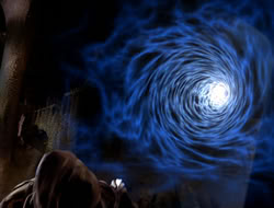 extant_HTLJ_4x05-StrangerInAStrangeWorld_04936