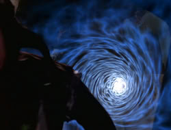 extant_HTLJ_4x05-StrangerInAStrangeWorld_04950