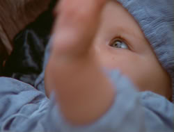 extant_HTLJ_4x06-TwoMenAndABaby_00799