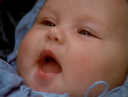 extant_HTLJ_4x06-TwoMenAndABaby_00836