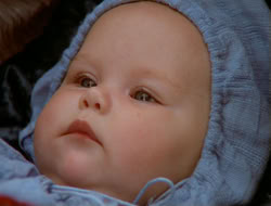 extant_HTLJ_4x06-TwoMenAndABaby_00954