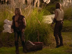extant_HTLJ_4x06-TwoMenAndABaby_01407