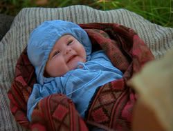 extant_HTLJ_4x06-TwoMenAndABaby_01690