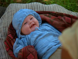 extant_HTLJ_4x06-TwoMenAndABaby_01691