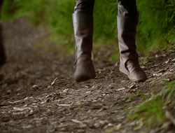 extant_HTLJ_4x06-TwoMenAndABaby_01907