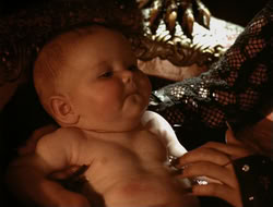 extant_HTLJ_4x06-TwoMenAndABaby_04022