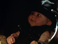 extant_HTLJ_4x06-TwoMenAndABaby_04252