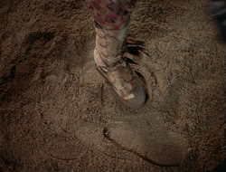 extant_HTLJ_4x06-TwoMenAndABaby_04661