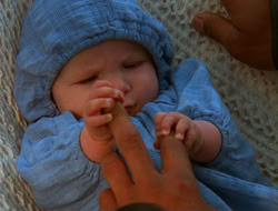 extant_HTLJ_4x06-TwoMenAndABaby_05155