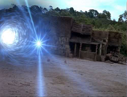 extant_HTLJ_4x14-ArmageddonNowPart2_00040