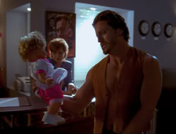 extant_HTLJ_4x15-YesVirginiaThereIsAHercules_03394