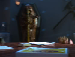 extant_HTLJ_4x15-YesVirginiaThereIsAHercules_04650