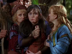 extant_XenaWarriorPrincess_1x01-SinsOfThePast_00260