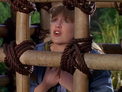 extant_XenaWarriorPrincess_1x01-SinsOfThePast_01581