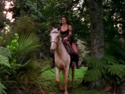 extant_XenaWarriorPrincess_1x01-SinsOfThePast_01680
