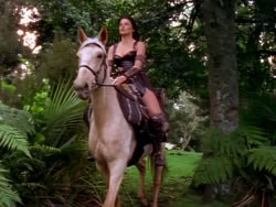 extant_XenaWarriorPrincess_1x01-SinsOfThePast_01681