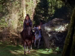 extant_XenaWarriorPrincess_1x01-SinsOfThePast_01736