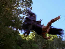 extant_XenaWarriorPrincess_1x01-SinsOfThePast_01751