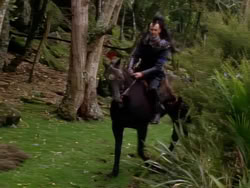 extant_XenaWarriorPrincess_1x01-SinsOfThePast_01761