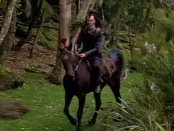 extant_XenaWarriorPrincess_1x01-SinsOfThePast_01762