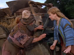 extant_XenaWarriorPrincess_1x01-SinsOfThePast_01926
