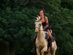 extant_XenaWarriorPrincess_1x01-SinsOfThePast_02084