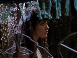 extant_XenaWarriorPrincess_1x01-SinsOfThePast_02145