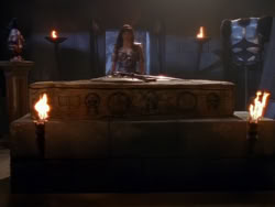 extant_XenaWarriorPrincess_1x01-SinsOfThePast_02786