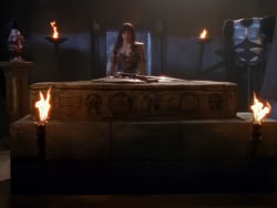extant_XenaWarriorPrincess_1x01-SinsOfThePast_02787