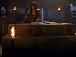 extant_XenaWarriorPrincess_1x01-SinsOfThePast_02799