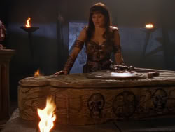 extant_XenaWarriorPrincess_1x01-SinsOfThePast_02814