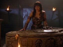 extant_XenaWarriorPrincess_1x01-SinsOfThePast_02818