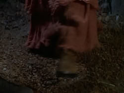 extant_XenaWarriorPrincess_1x01-SinsOfThePast_03355
