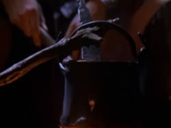 extant_XenaWarriorPrincess_1x01-SinsOfThePast_03567