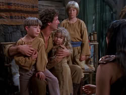 extant_XenaWarriorPrincess_1x02-ChariotsOfWar_03961