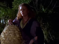 extant_XenaWarriorPrincess_1x04_CradleOfHope_00227
