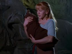 extant_XenaWarriorPrincess_1x04_CradleOfHope_00871