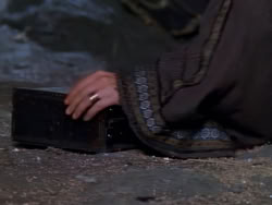 extant_XenaWarriorPrincess_1x04_CradleOfHope_00950