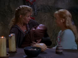 extant_XenaWarriorPrincess_1x04_CradleOfHope_01100