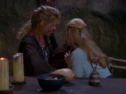 extant_XenaWarriorPrincess_1x04_CradleOfHope_01102