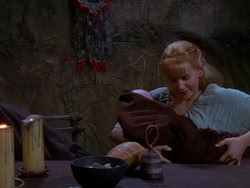 extant_XenaWarriorPrincess_1x04_CradleOfHope_01115