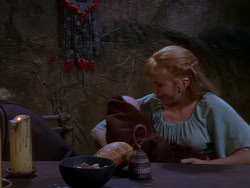 extant_XenaWarriorPrincess_1x04_CradleOfHope_01116