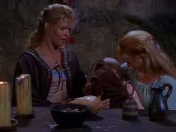 extant_XenaWarriorPrincess_1x04_CradleOfHope_01151